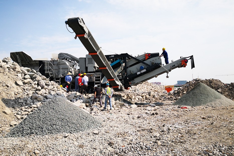 上海閔行時產80-150噸建筑垃圾移動式破碎生產線