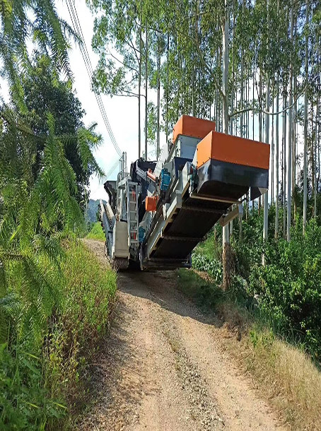 廣東清遠時產180-220噸石灰石履帶式移動破碎生產線